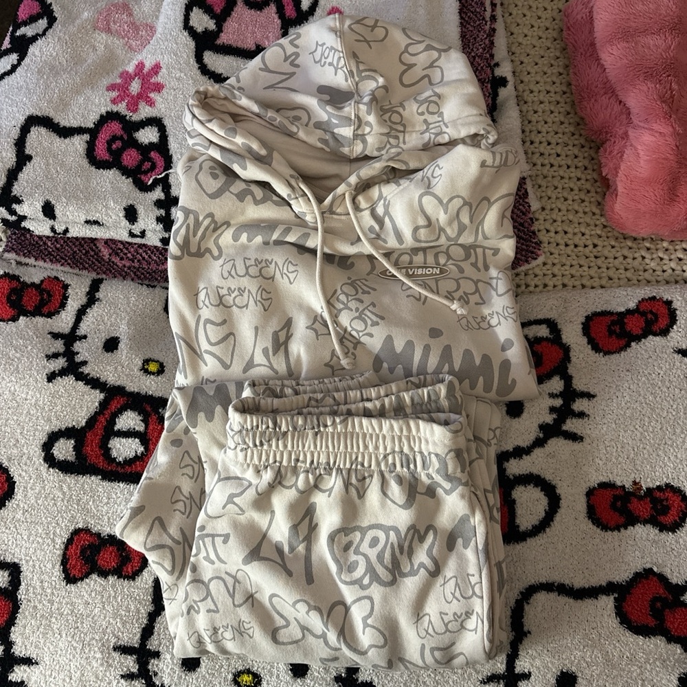 Graffiti Print Joggers - Gray